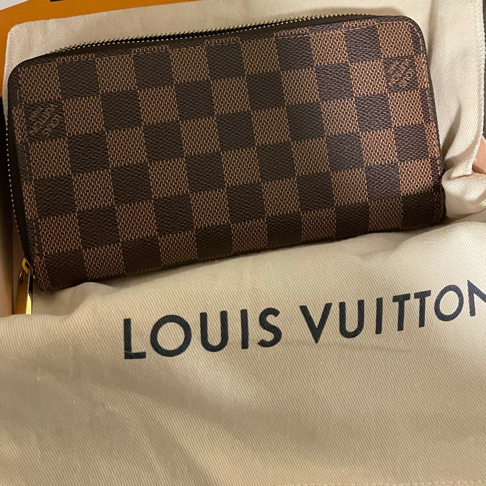 Louis Vuitton Zippy Wallet